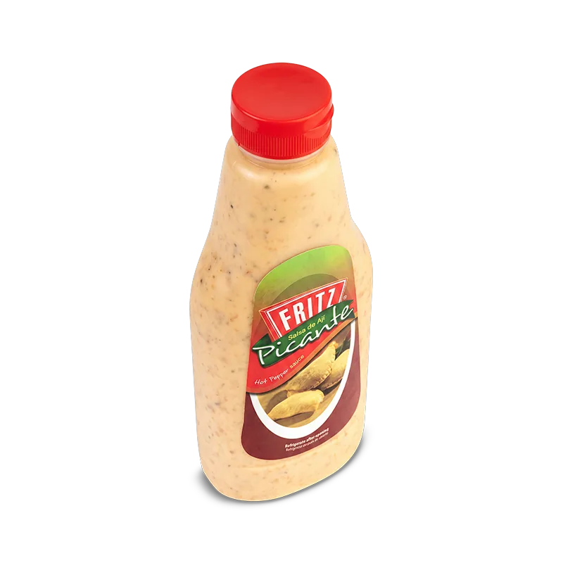 Envase de Salsa de Ají Picante de Fritz de 790 gramos inclinado sobre fondo blanco