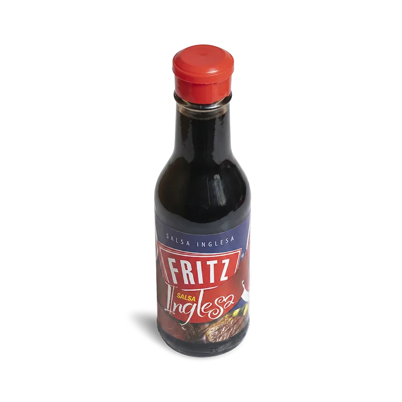 Botella de Salsa Inglesa de Fritz de 150 cc inclinada sobre fondo blanco